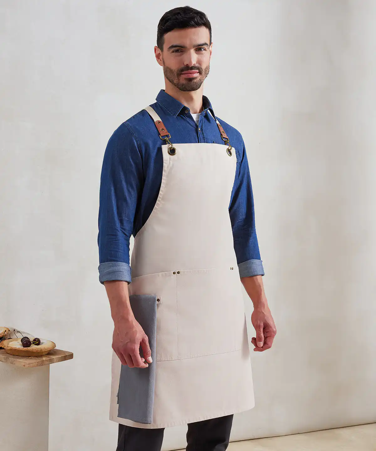 Clip ‘n’ clasp cross-back bib apron